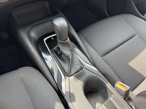Used 2025 Toyota Corolla LE w/ Convenience Package FWD image 32