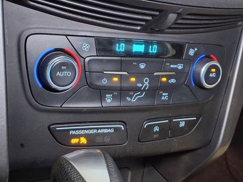 Used 2017 Ford Escape SE FWD image 8