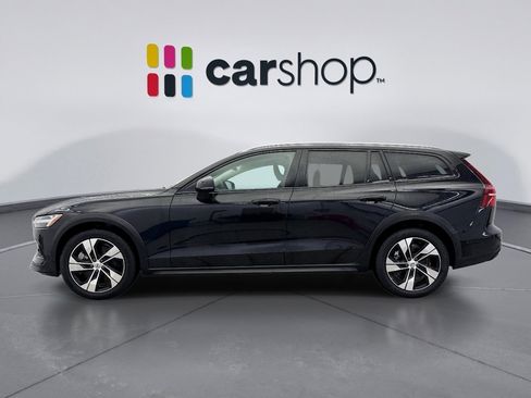 Used 2025 Volvo V60 B5 Cross Country Plus image 2