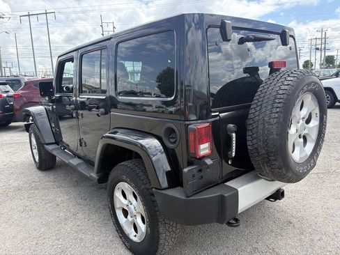 Used 2015 Jeep Wrangler Unlimited Sahara w/ Connectivity Group AWD/4WD image 9