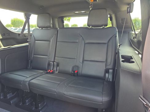 Used 2021 Chevrolet Suburban Z71 w/ Luxury Package AWD/4WD image 32