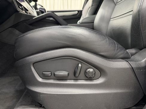 Used 2022 Porsche Cayenne Platinum Edition AWD/4WD image 32