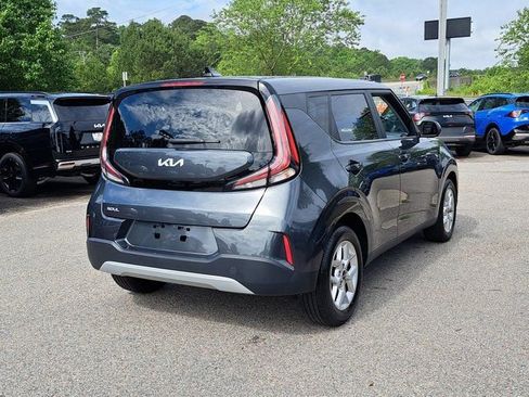 Used 2023 Kia Soul LX w/ LX Technology Package FWD image 5