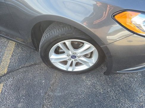 Used 2018 Ford Fusion SE w/ Fusion SE Technology Package image 4