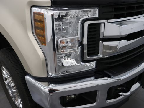 Used 2018 Ford F250 XLT w/ XLT Premium Package AWD/4WD image 27