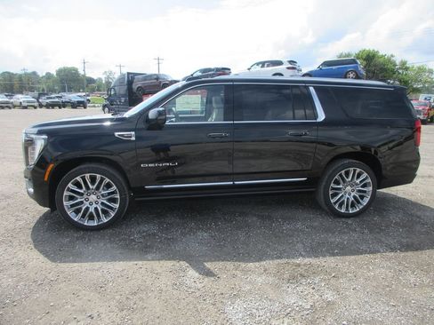 New 2026 GMC Yukon XL Denali w/ Denali Reserve Package AWD/4WD image 7