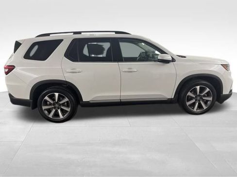 Used 2025 Honda Pilot Elite image 9