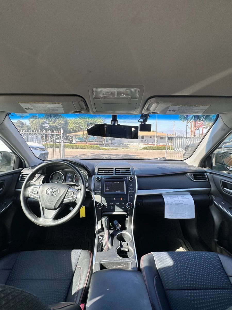 Used 2015 Toyota Camry SE FWD image 14