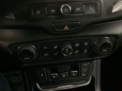 Used 2021 GMC Terrain SLE w/ Driver Convenience Package image 31