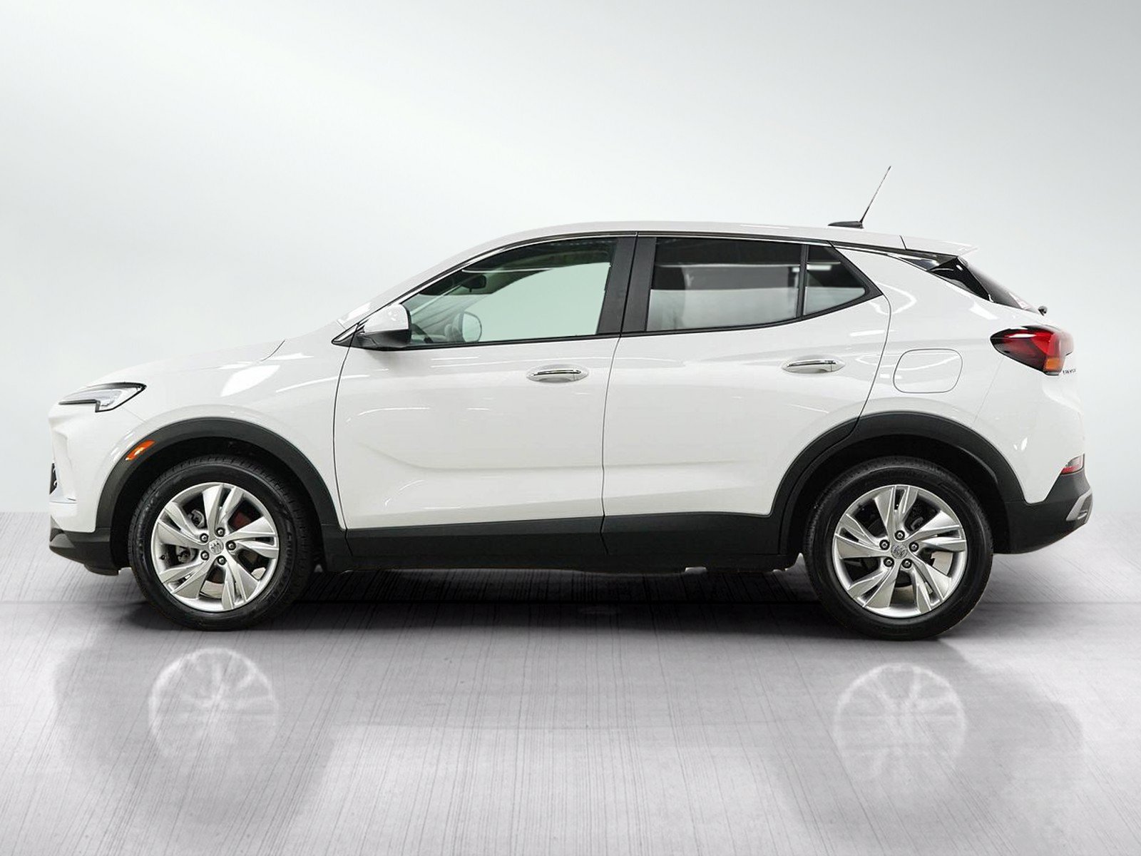 Used 2024 Buick Encore GX Preferred FWD image 2