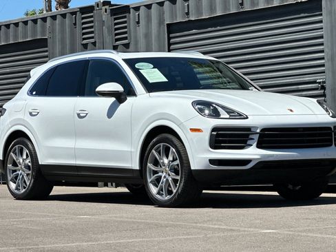 Certified 2023 Porsche Cayenne w/ Premium Package AWD/4WD image 10