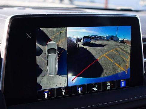 Certified 2024 GMC Yukon SLT w/ SLT Luxury Package image 18