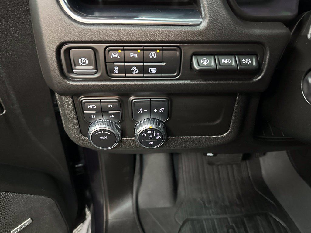 Used 2023 GMC Yukon XL AT4 w/ Technology Package AWD/4WD image 35