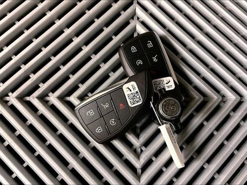 Used 2025 Buick Enclave Avenir w/ Super Cruise Package image 12