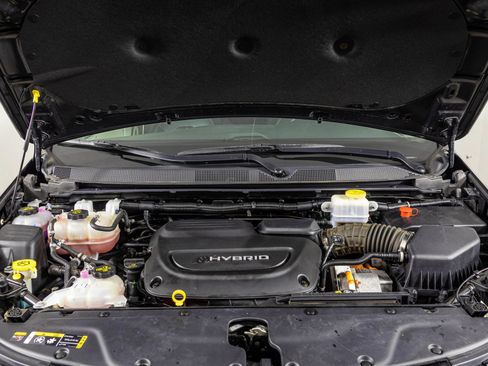 Used 2023 Chrysler Pacifica Touring-L FWD image 45