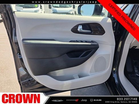 Used 2023 Chrysler Pacifica Limited image 18