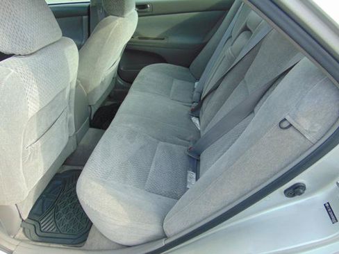 Used 2004 Toyota Camry LE FWD image 11