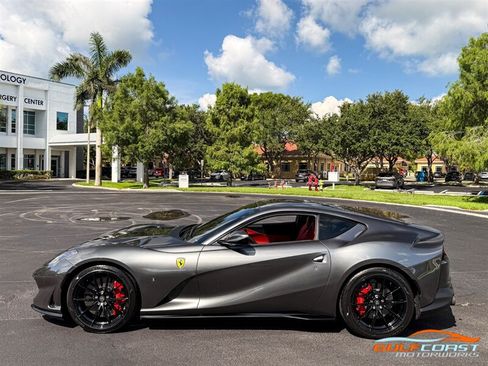 Used 2018 Ferrari 812 Superfast RWD image 41