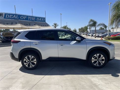 Used 2023 Nissan Rogue SV image 9