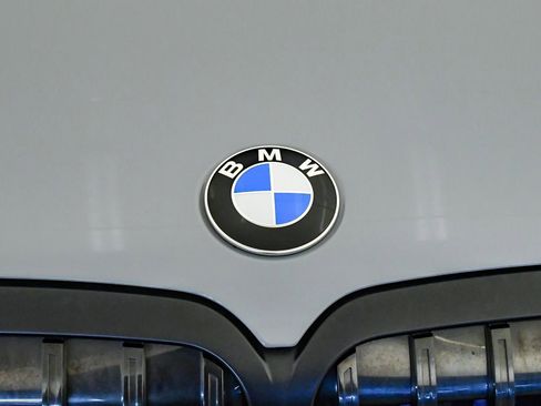 Certified 2024 BMW X7 xDrive40i w/ M Sport Package AWD/4WD image 8