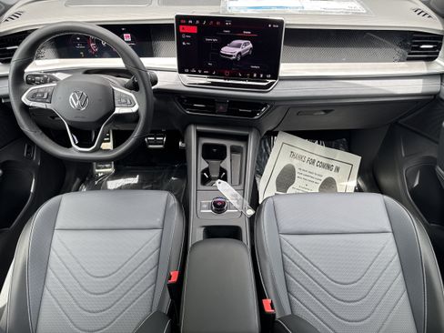 New 2026 Volkswagen Tiguan SE R-Line FWD image 13