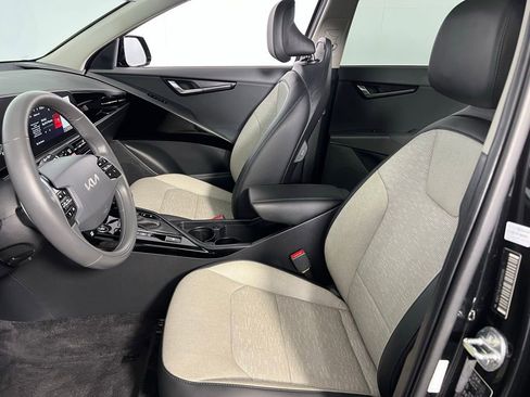 Used 2023 Kia Niro SX image 23