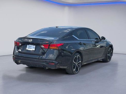 Used 2024 Nissan Altima 2.5 SR w/ SR Premium Package FWD image 3