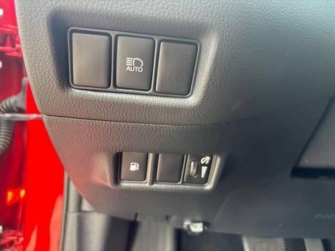 Used 2021 Toyota C-HR XLE FWD image 19