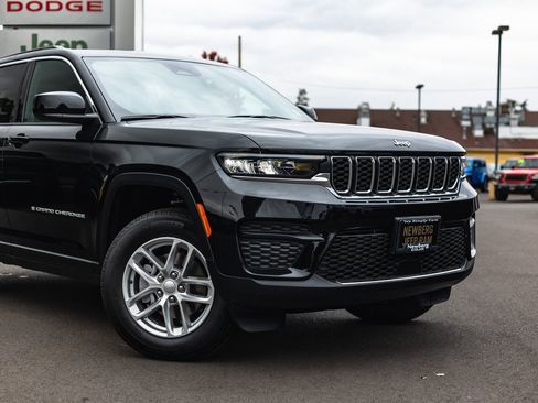 New 2025 Jeep Grand Cherokee Laredo X w/ Luxury Tech Group I image 3