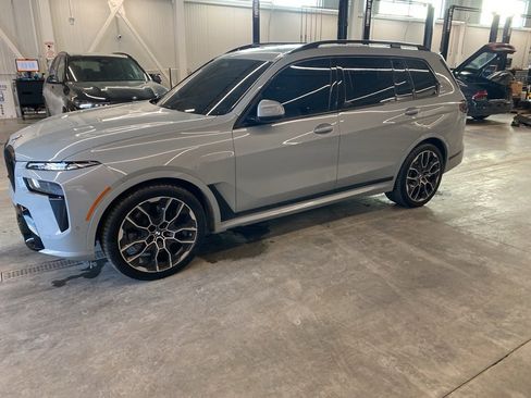 Certified 2025 BMW X7 xDrive40i w/ M Sport Package image 1