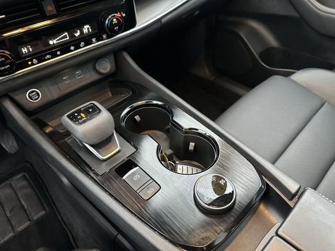 Certified 2022 Nissan Rogue SV w/ SV Premium Package image 27