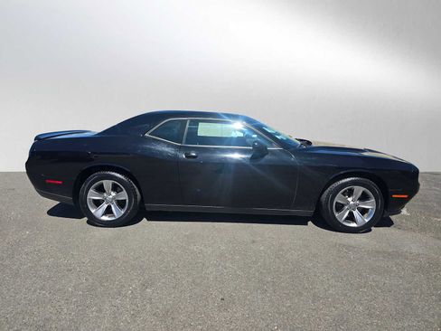 Used 2018 Dodge Challenger SXT RWD image 2