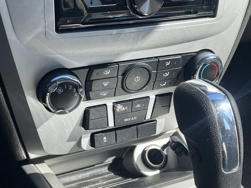 Used 2010 Ford Fusion SE image 22