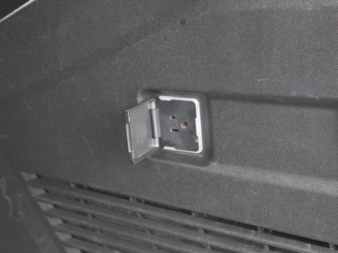 Used 2022 Chevrolet Suburban Z71 image 6