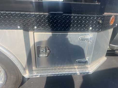 Used 2024 GMC Sierra 3500 SLE w/ SLE Convenience Package image 8