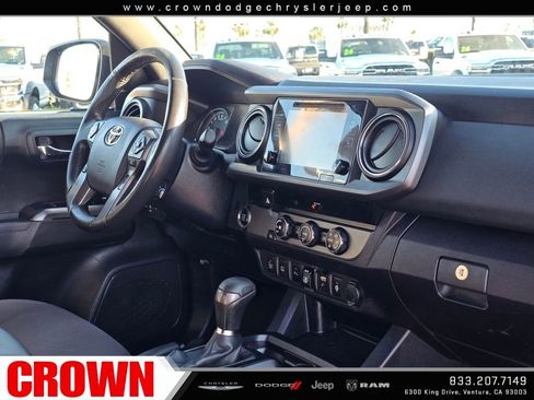 Used 2018 Toyota Tacoma TRD Sport image 12