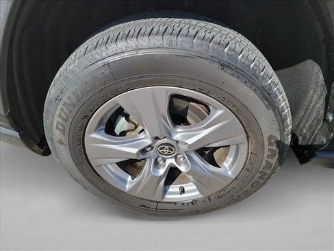 Used 2024 Toyota RAV4 XLE w/ Convenience Package FWD image 7