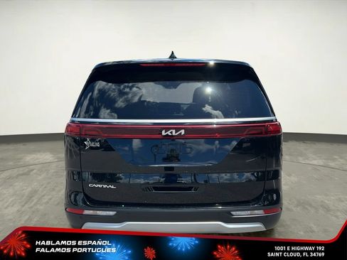 Used 2024 Kia Carnival EX FWD image 5
