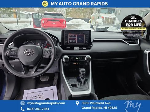 Used 2021 Toyota RAV4 XLE image 12