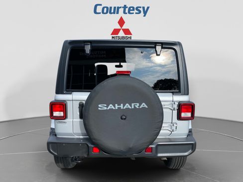 Used 2022 Jeep Wrangler Unlimited Sahara w/ Cold Weather Group AWD/4WD image 4