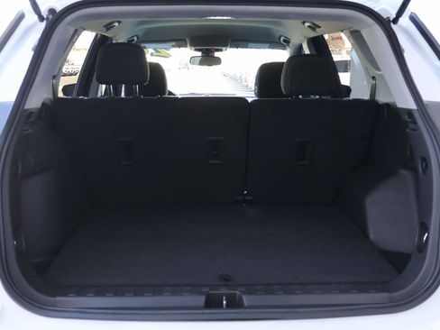 Used 2024 GMC Terrain SLE image 11