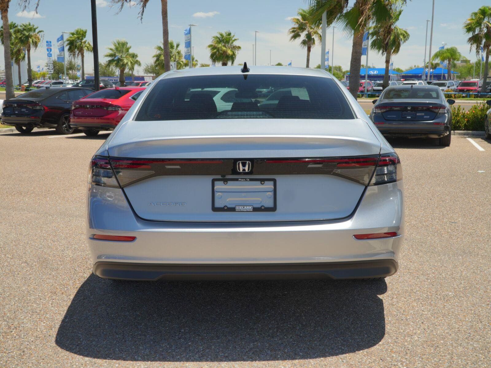 Used 2025 Honda Accord SE image 11