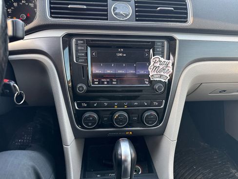 Used 2017 Volkswagen Passat 1.8T R-Line image 13