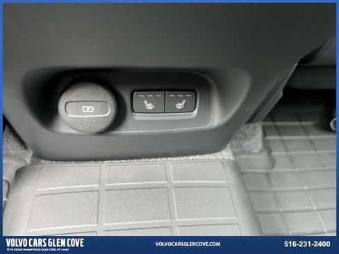 Certified 2025 Volvo XC40 B5 Plus w/ Protection Package Premier image 12