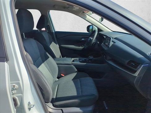 Used 2025 Nissan Rogue SV FWD image 21