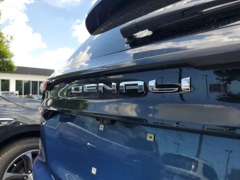 Used 2024 GMC Acadia Denali w/ Super Cruise Package FWD image 8