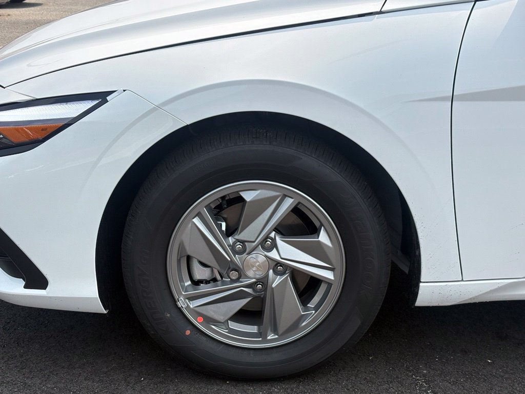 New 2026 Hyundai Elantra SE FWD image 18