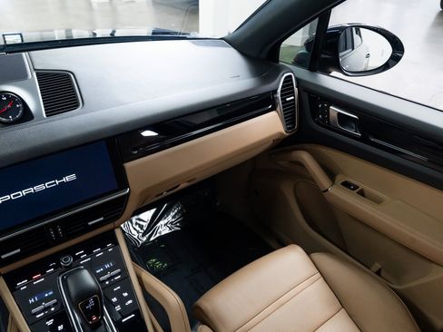 Used 2023 Porsche Cayenne image 11