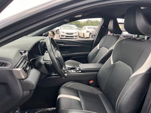 Used 2025 Toyota Camry SE w/ Convenience Package FWD image 13