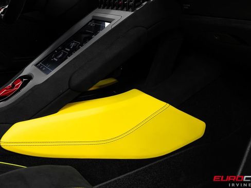 Used 2022 Lamborghini Huracan STO RWD image 39